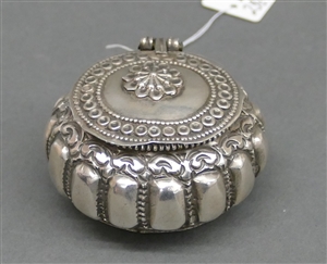 Brosche mit Diamanten