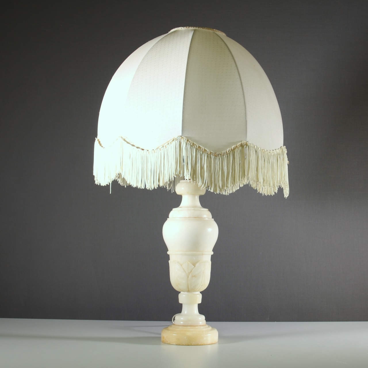 Tischlampe mit Alabasterfuß