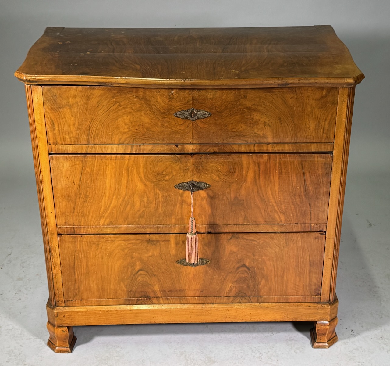 Deckelkommode, Biedermeier, Nussbaum