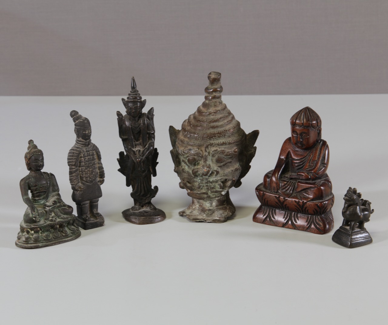 Konvolut asiatische Figuren Bronze Holz