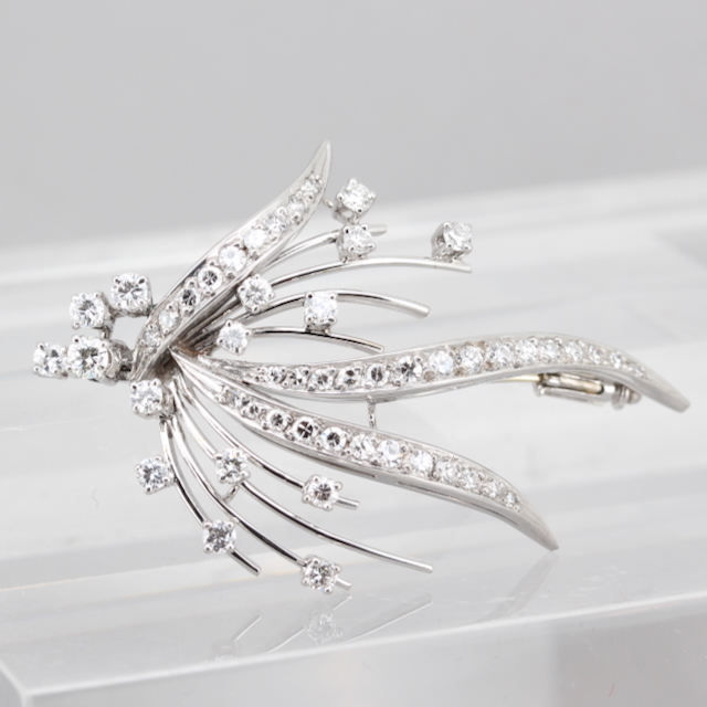 Brosche mit Diamanten
