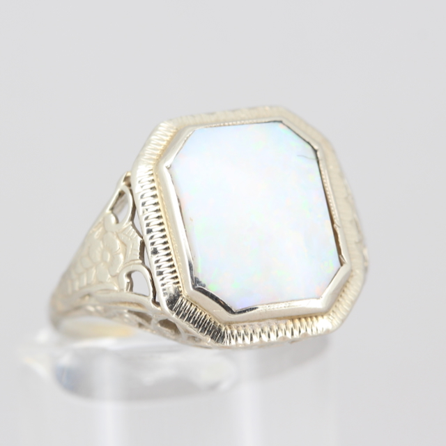 Damenring mit Opal