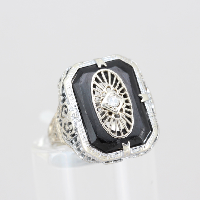 Damenring mit Onyx