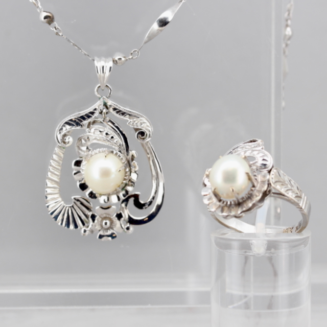 Schmuckset mit Perlen